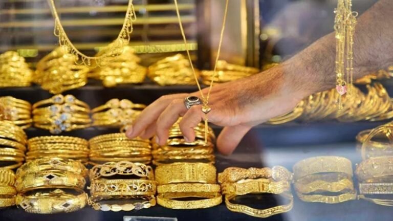 টানা দুই দফা কমার পর স্বর্ণালংকারের দামে বড় লাফ gold 1782535294 Flash Feed